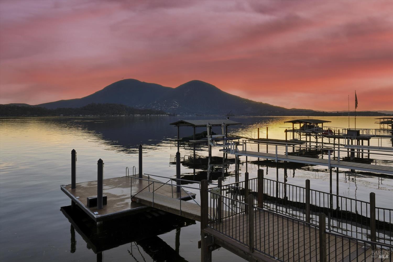 Detail Gallery Image 2 of 55 For 10727 E Highway 20 Unkn, Clearlake Oaks,  CA 95423 - 3 Beds | 3 Baths