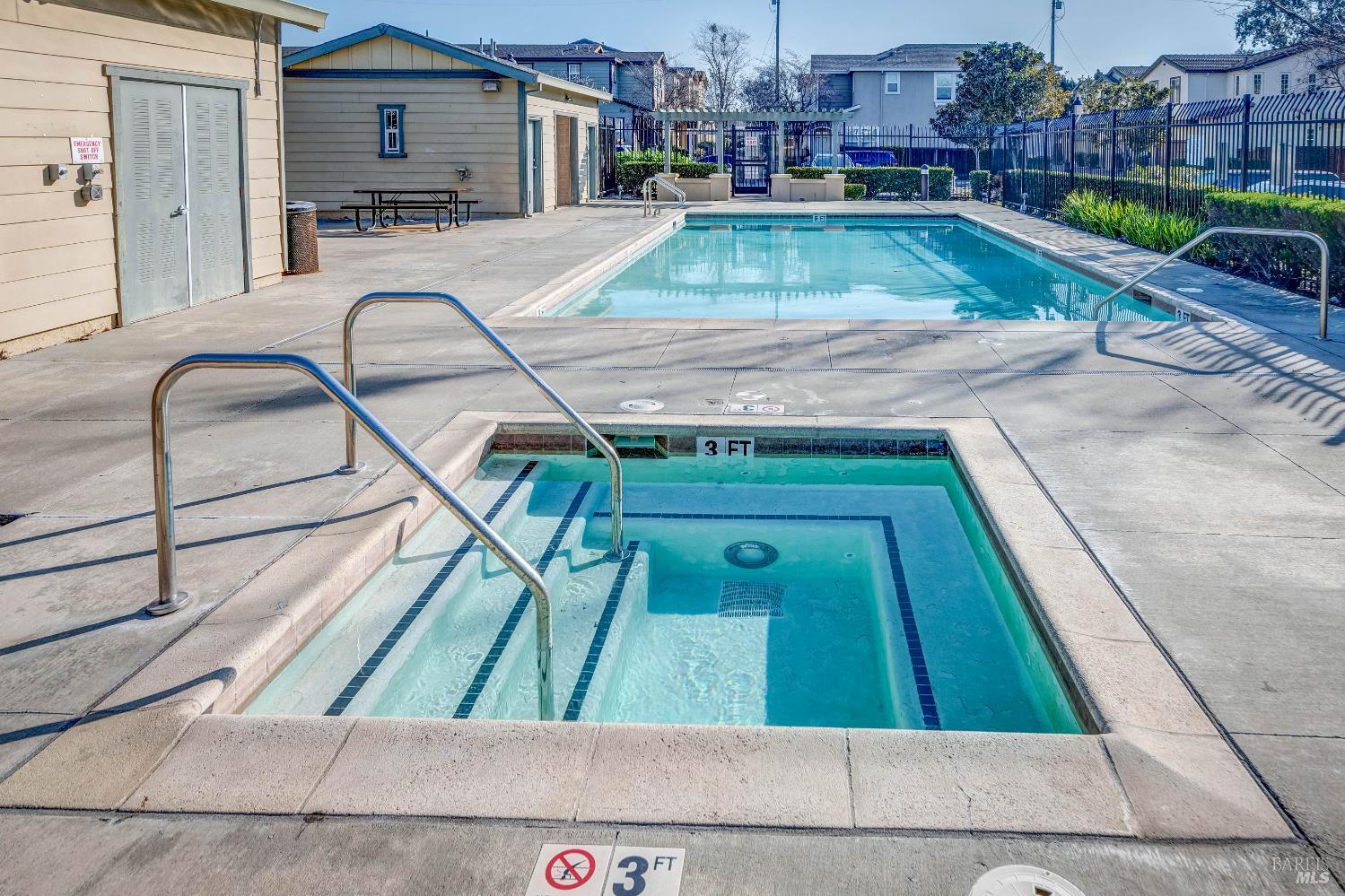 Detail Gallery Image 4 of 38 For 1660 Glenmore Dr, Fairfield,  CA 94533 - 4 Beds | 2/1 Baths