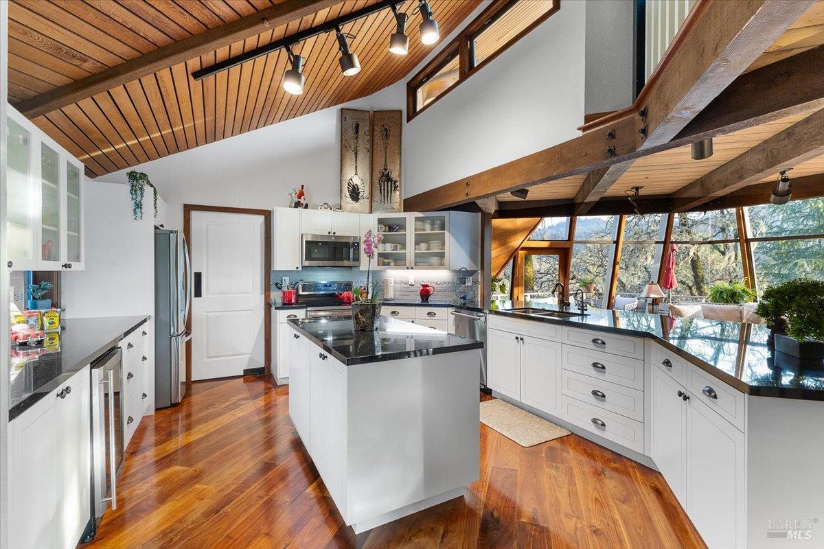 Detail Gallery Image 12 of 37 For 10045 Loch Haven Dr, Santa Rosa,  CA 95404 - 3 Beds | 2 Baths