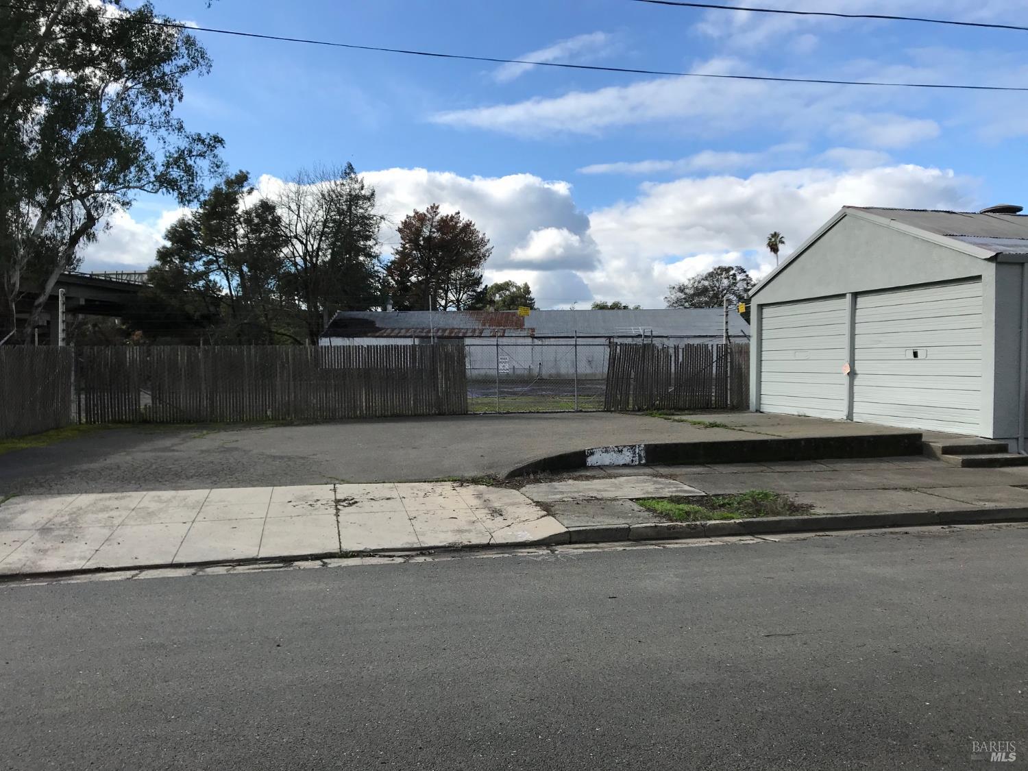 Detail Gallery Image 2 of 10 For 109 Chestnut St, Santa Rosa,  CA 95401 - – Beds | – Baths