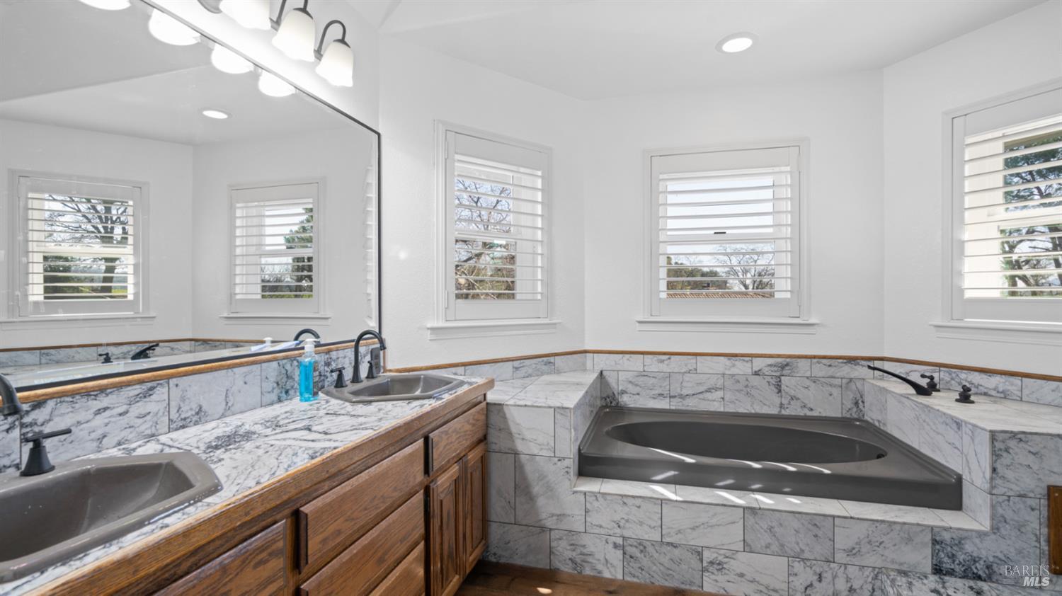 Detail Gallery Image 38 of 98 For 220 Hidden Valley Ln, Vacaville,  CA 95688 - 3 Beds | 2/1 Baths