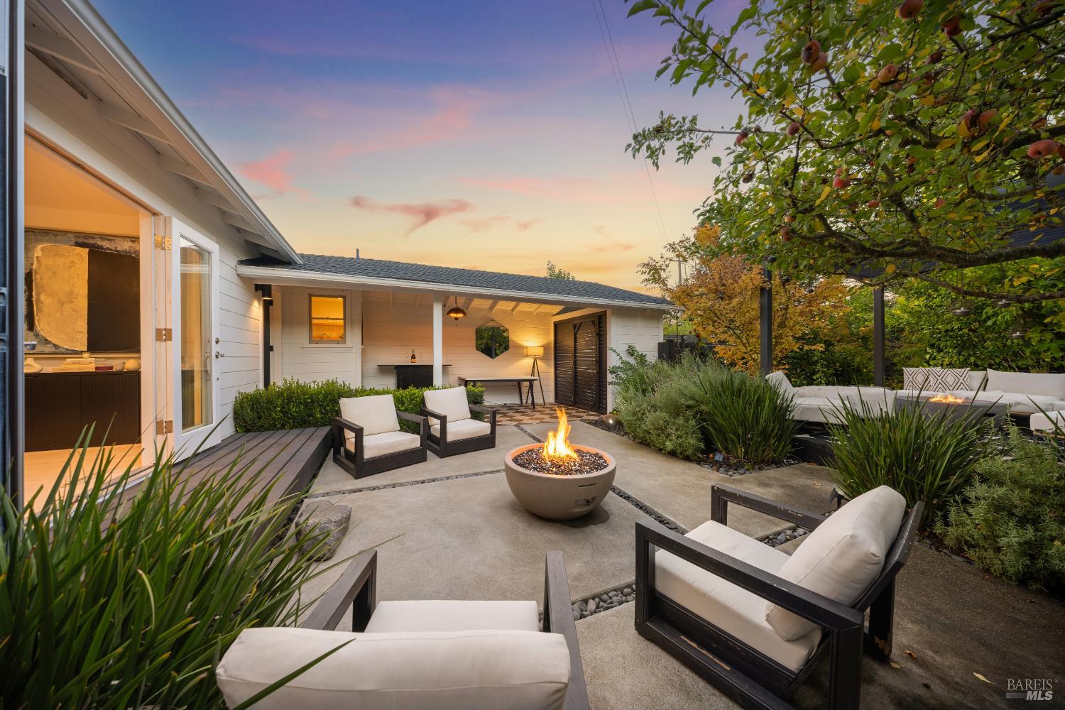 Detail Gallery Image 13 of 40 For 775 Boyes Blvd, Sonoma,  CA 95476 - 3 Beds | 2 Baths