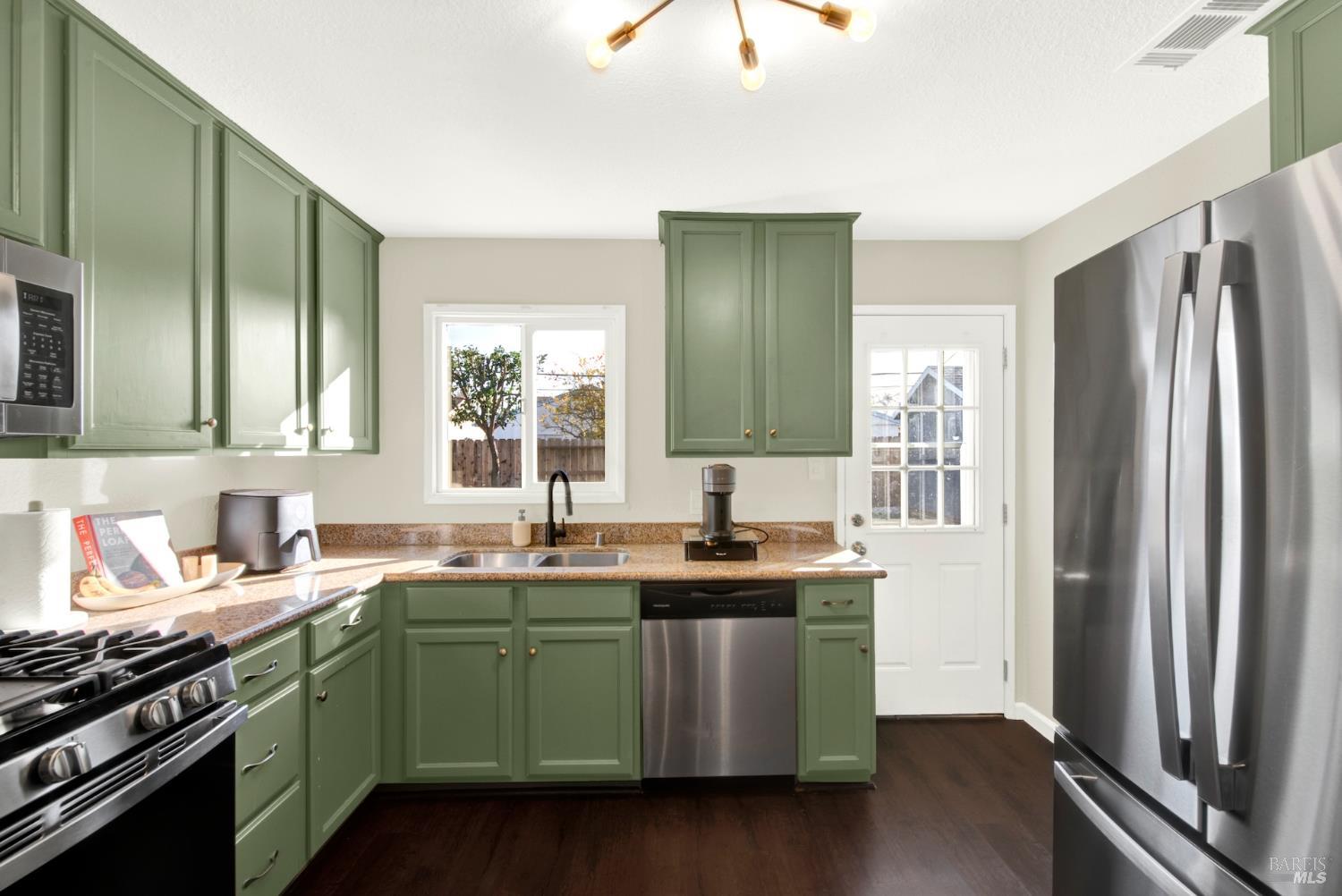 Detail Gallery Image 23 of 56 For 1837 Vermont St, Fairfield,  CA 94533 - 3 Beds | 1 Baths