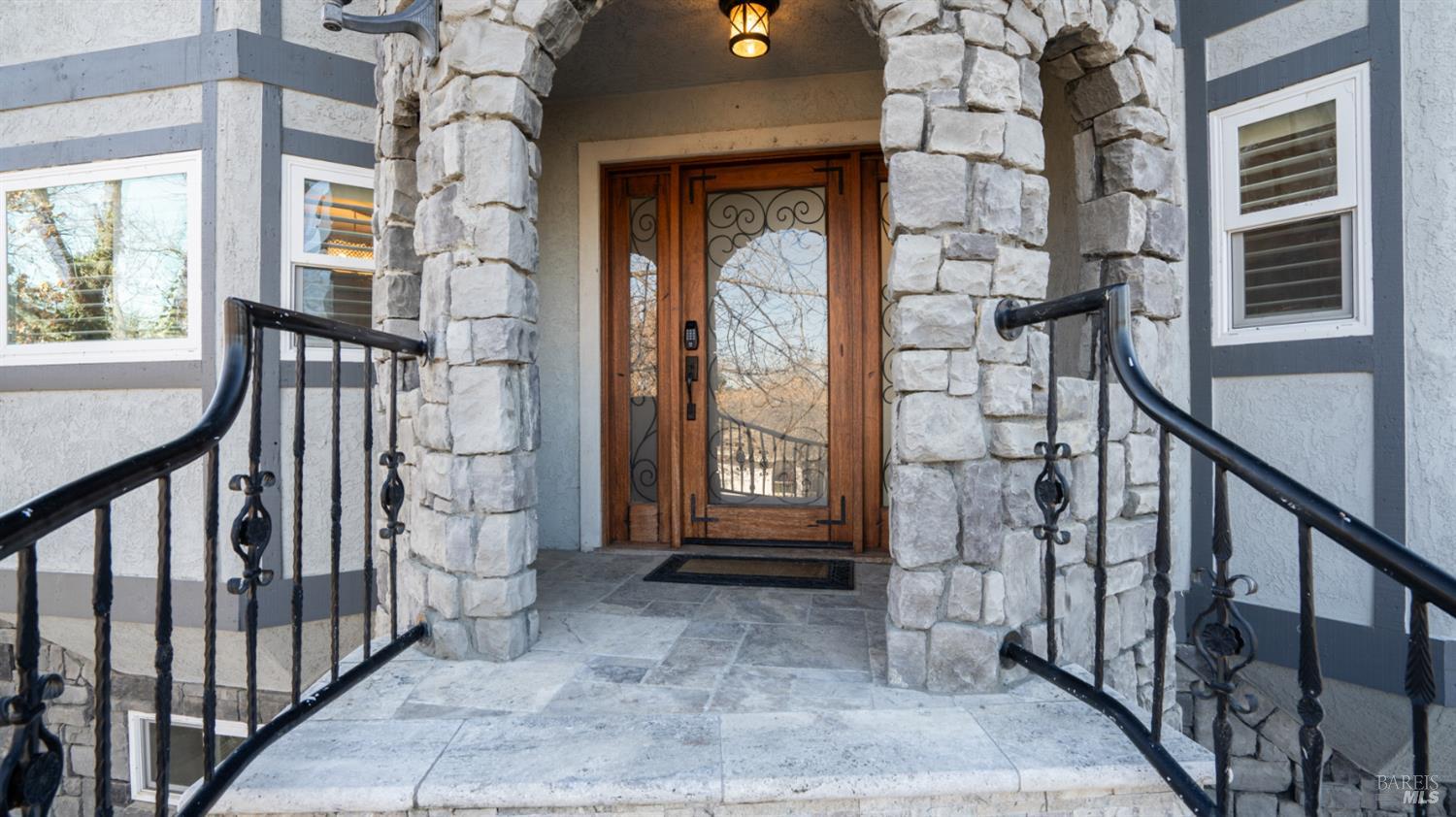 Detail Gallery Image 9 of 98 For 220 Hidden Valley Ln, Vacaville,  CA 95688 - 3 Beds | 2/1 Baths