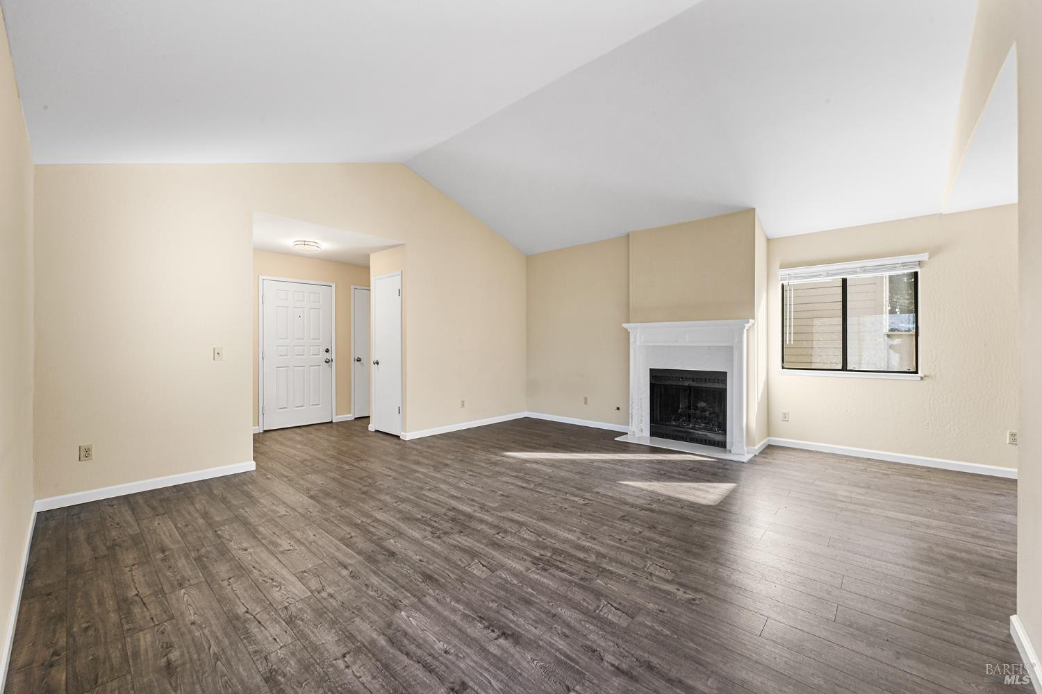 Detail Gallery Image 7 of 36 For 1220 North St, Santa Rosa,  CA 95404 - 2 Beds | 2 Baths