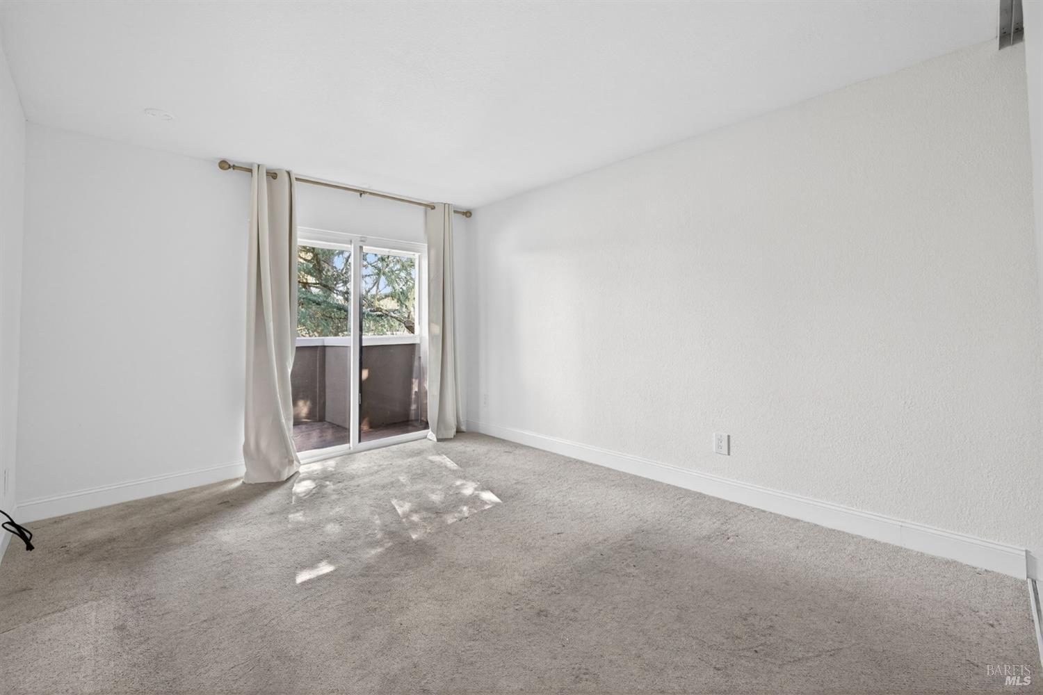 Detail Gallery Image 17 of 31 For 2141 W Steele Ln, Santa Rosa,  CA 95403 - 2 Beds | 1/1 Baths