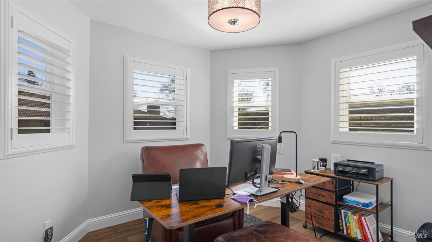 Detail Gallery Image 14 of 98 For 220 Hidden Valley Ln, Vacaville,  CA 95688 - 3 Beds | 2/1 Baths