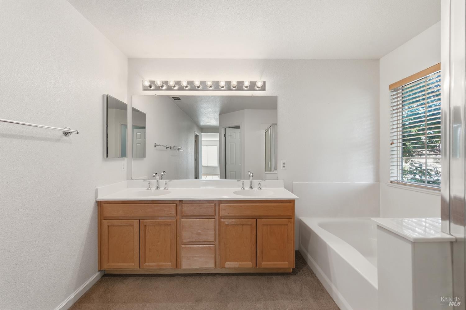 Detail Gallery Image 29 of 59 For 4595 Avondale Cir, Fairfield,  CA 94533 - 5 Beds | 2/1 Baths