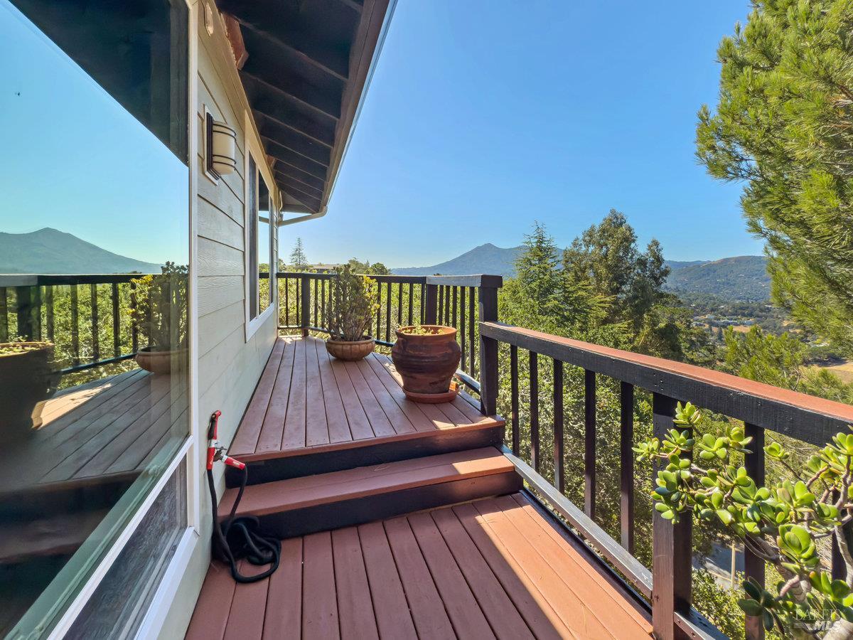 Detail Gallery Image 12 of 41 For 119 Oakmont Ave, San Rafael,  CA 94901 - 4 Beds | 3/1 Baths