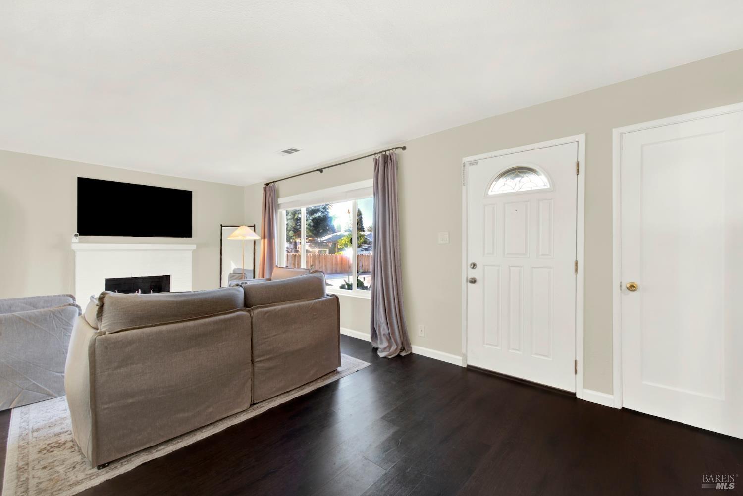 Detail Gallery Image 11 of 56 For 1837 Vermont St, Fairfield,  CA 94533 - 3 Beds | 1 Baths