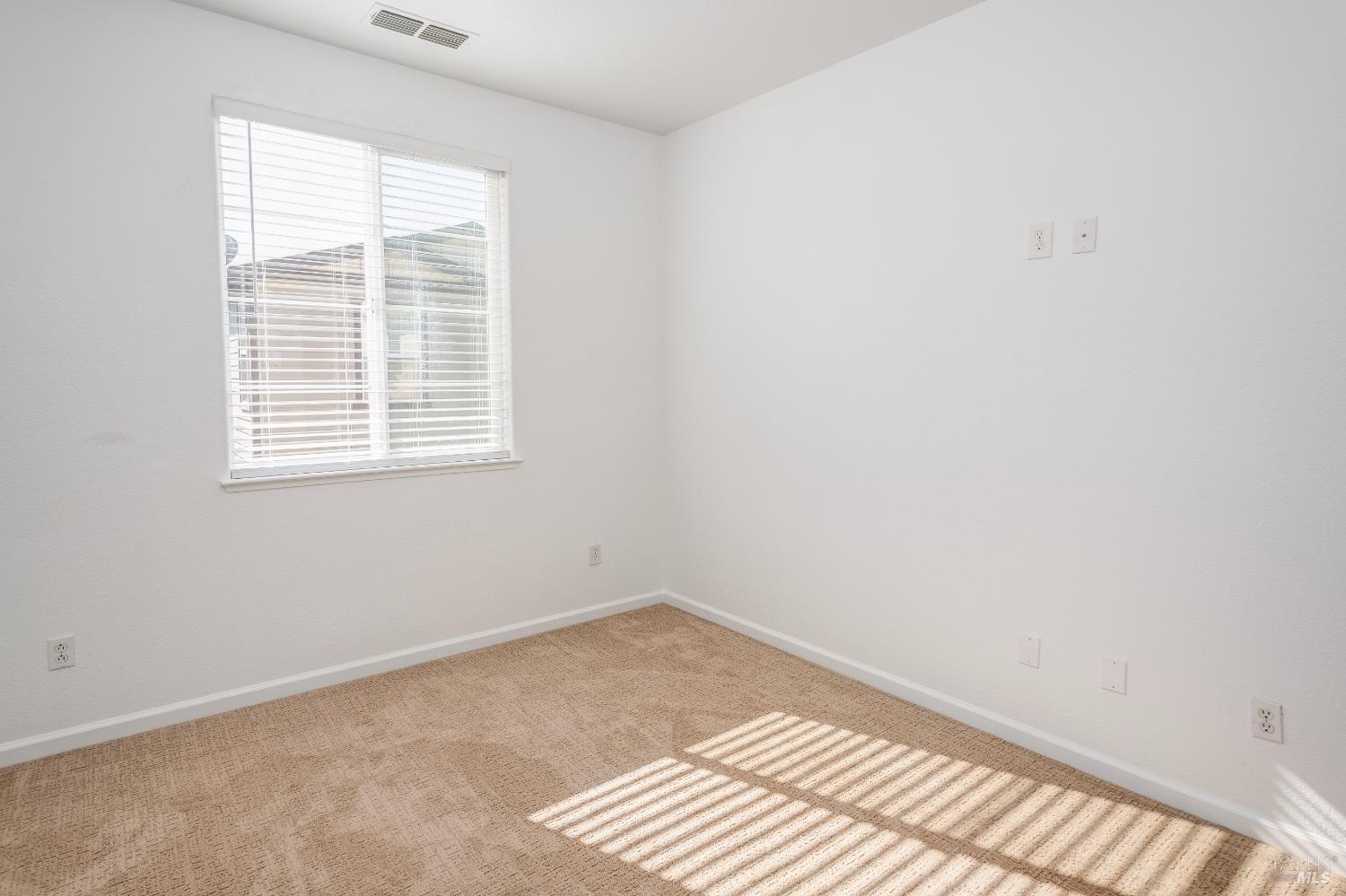 Detail Gallery Image 30 of 38 For 1660 Glenmore Dr, Fairfield,  CA 94533 - 4 Beds | 2/1 Baths