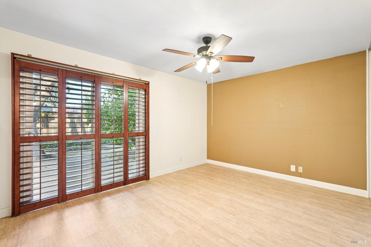 Detail Gallery Image 24 of 49 For 324 Woodside Cir, Vacaville,  CA 95688 - 3 Beds | 2 Baths