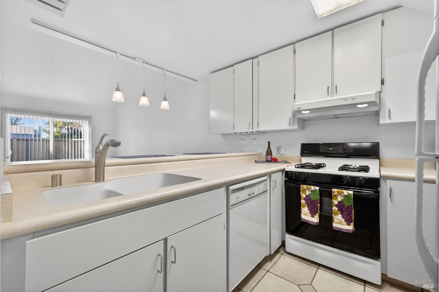 Detail Gallery Image 6 of 32 For 7733 Camino Colegio Unkn, Rohnert Park,  CA 94928 - 2 Beds | 2 Baths