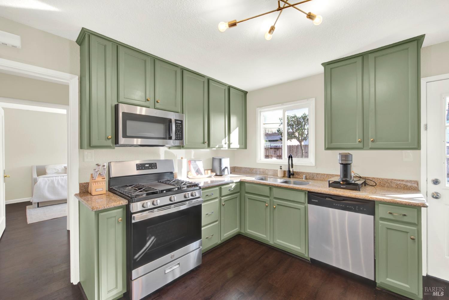 Detail Gallery Image 30 of 56 For 1837 Vermont St, Fairfield,  CA 94533 - 3 Beds | 1 Baths