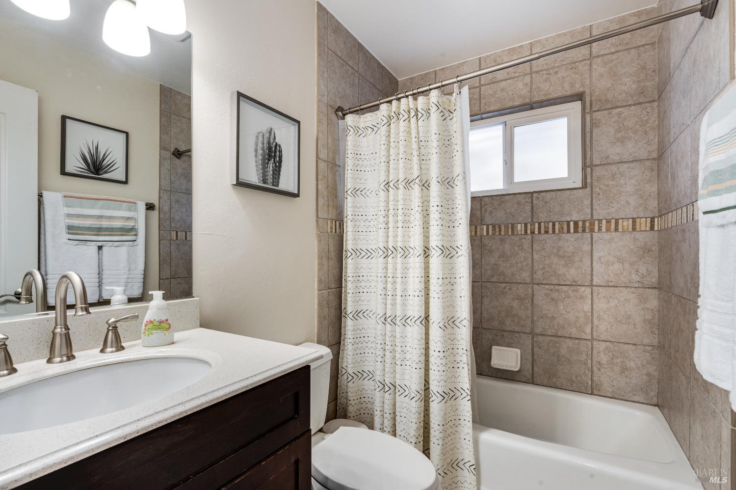 Detail Gallery Image 22 of 33 For 3770 Dover St, Napa,  CA 94558 - 3 Beds | 2 Baths