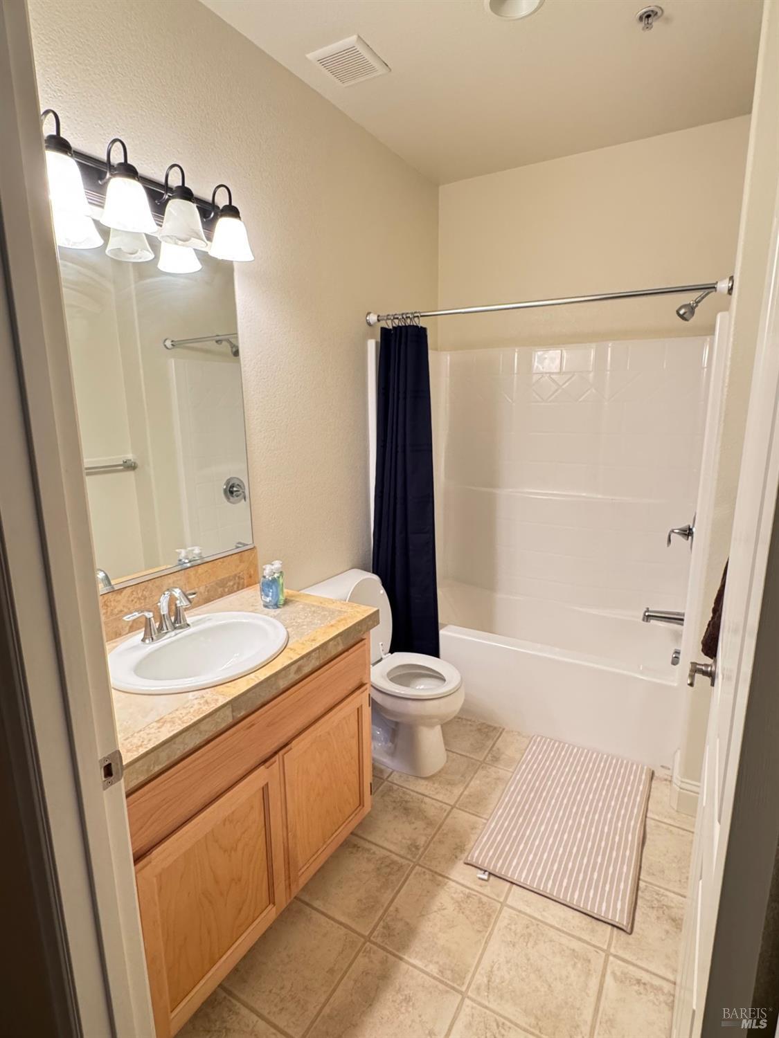 Detail Gallery Image 10 of 20 For 202 Johnson St, Windsor,  CA 95492 - 2 Beds | 2 Baths