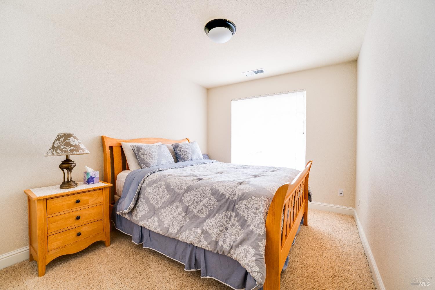 Detail Gallery Image 8 of 13 For 185 Johnson St, Windsor,  CA 95492 - 3 Beds | 2/1 Baths