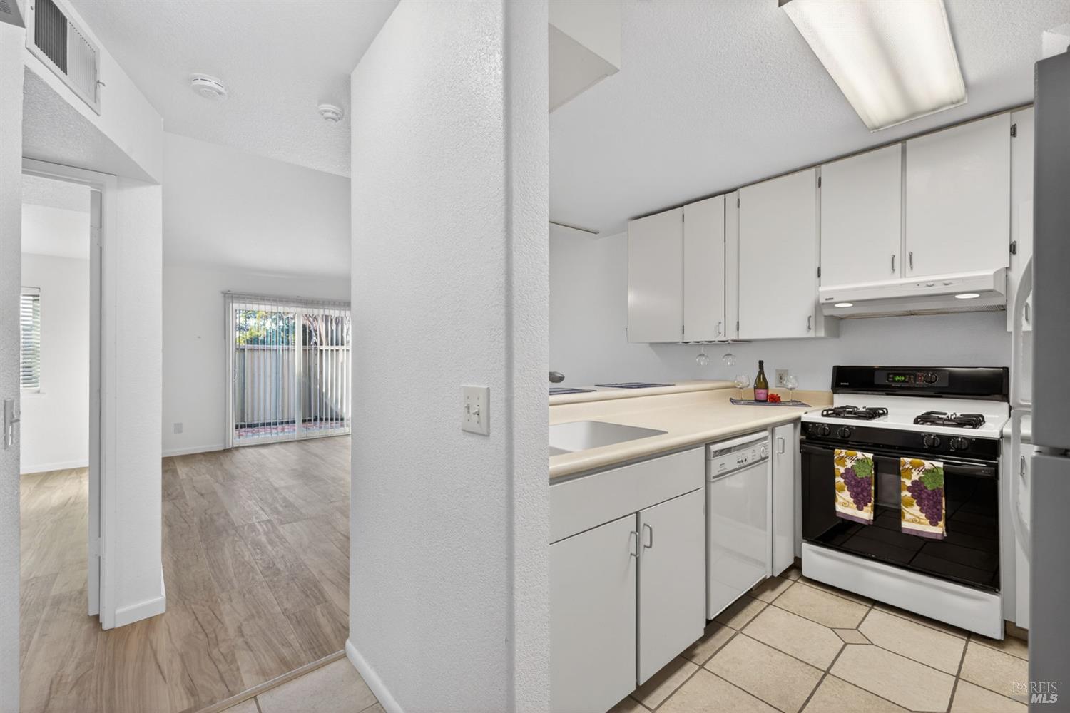 Detail Gallery Image 5 of 32 For 7733 Camino Colegio Unkn, Rohnert Park,  CA 94928 - 2 Beds | 2 Baths