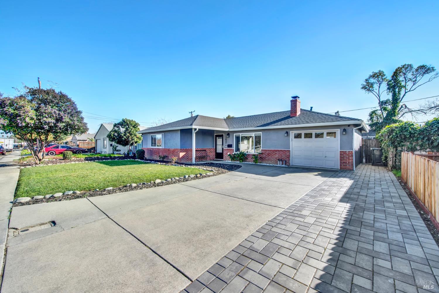 Detail Gallery Image 5 of 56 For 1837 Vermont St, Fairfield,  CA 94533 - 3 Beds | 1 Baths