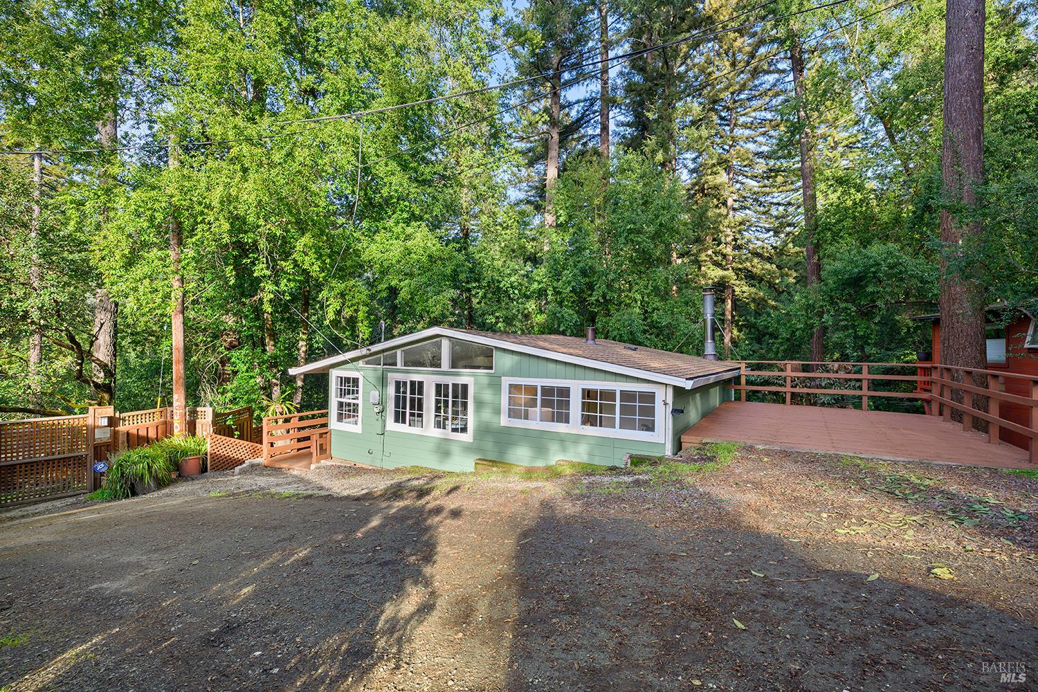 Detail Gallery Image 2 of 39 For 11071 Ogburn Ln, Forestville,  CA 95436 - 2 Beds | 2 Baths