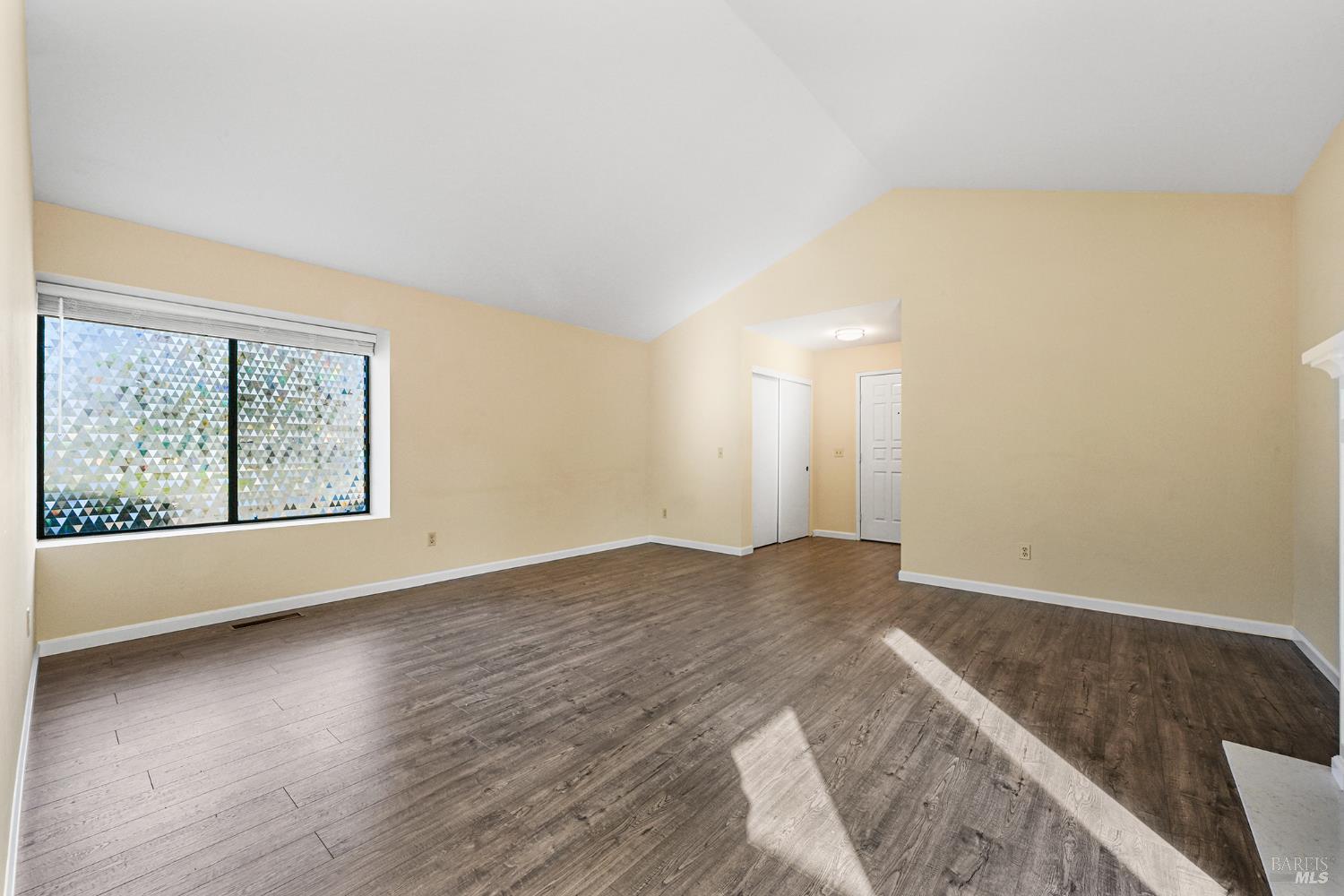 Detail Gallery Image 8 of 36 For 1220 North St, Santa Rosa,  CA 95404 - 2 Beds | 2 Baths