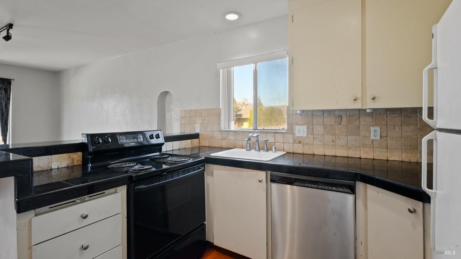 Detail Gallery Image 8 of 16 For 300 Stony Point Rd #126,  Santa Rosa,  CA 95401 - 2 Beds | 1 Baths