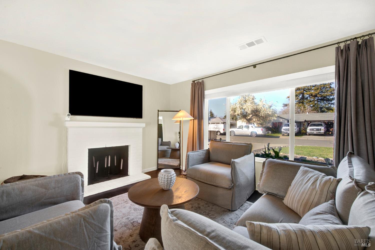 Detail Gallery Image 14 of 56 For 1837 Vermont St, Fairfield,  CA 94533 - 3 Beds | 1 Baths