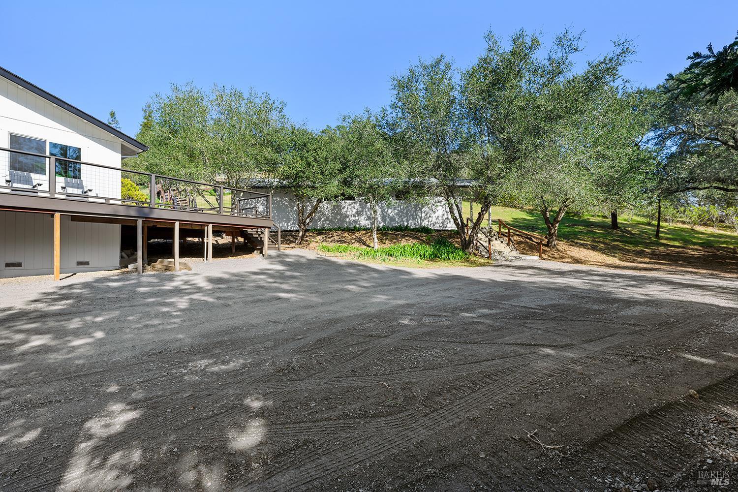 Detail Gallery Image 40 of 48 For 210 Burgundy Rd, Healdsburg,  CA 95448 - 3 Beds | 3 Baths