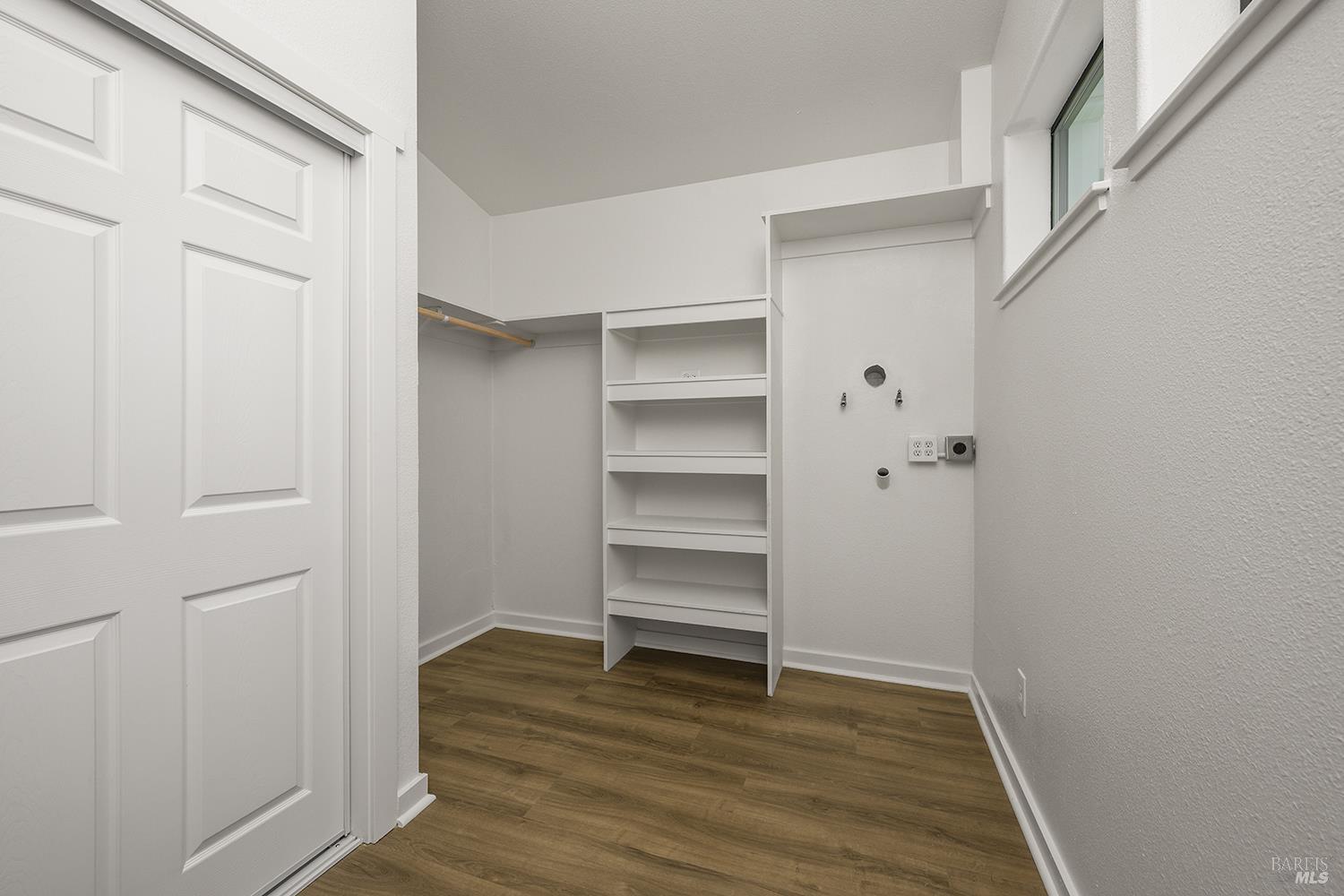 Detail Gallery Image 34 of 48 For 210 Burgundy Rd, Healdsburg,  CA 95448 - 3 Beds | 3 Baths