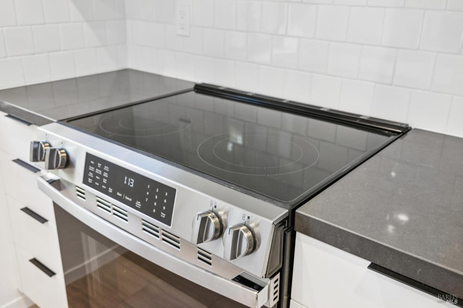 Detail Gallery Image 12 of 39 For 561 Seaver Dr, Mill Valley,  CA 94941 - 1 Beds | 1 Baths