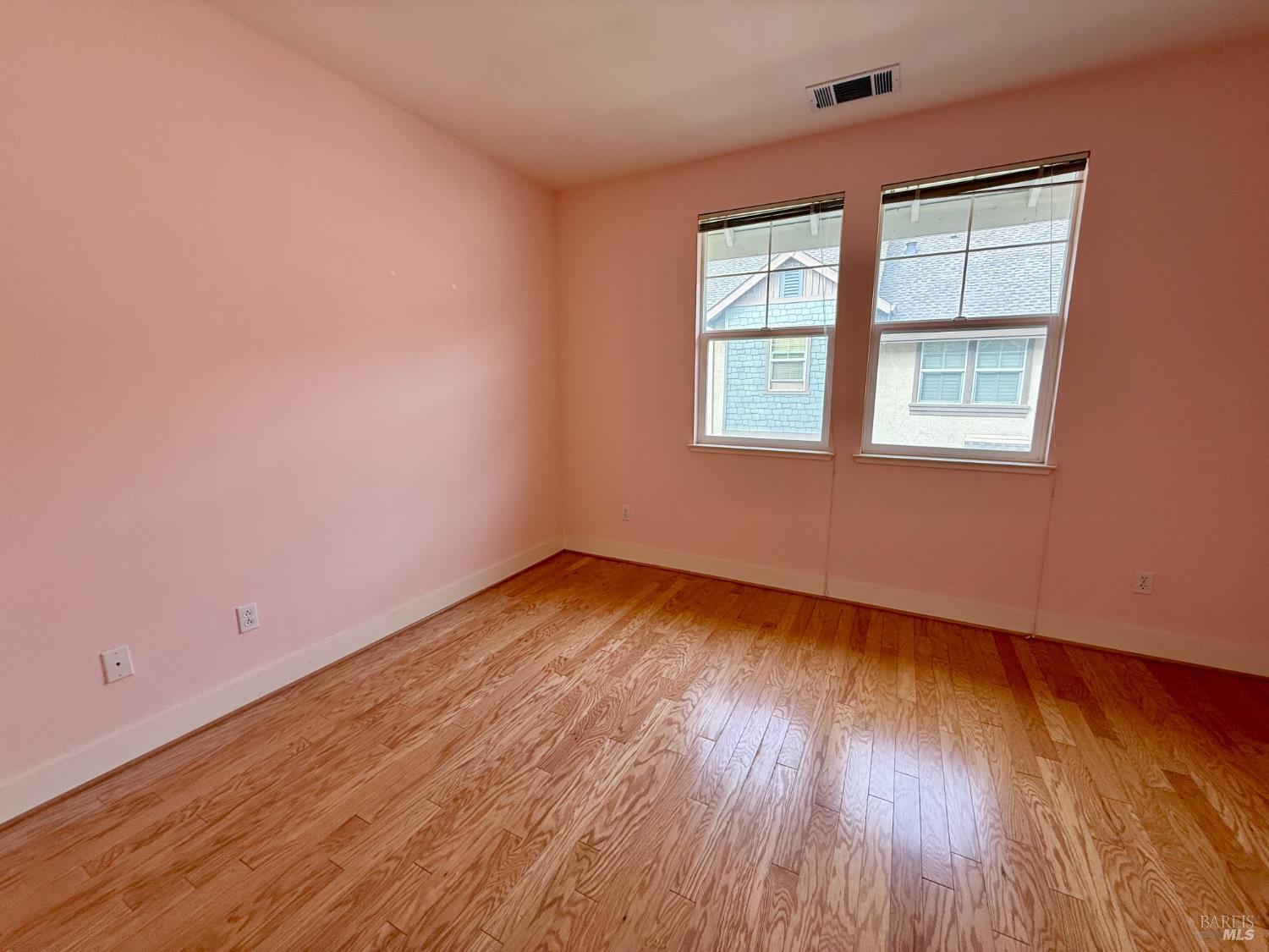 Detail Gallery Image 20 of 36 For 91 Almond Ct, San Rafael,  CA 94903 - 2 Beds | 2/1 Baths