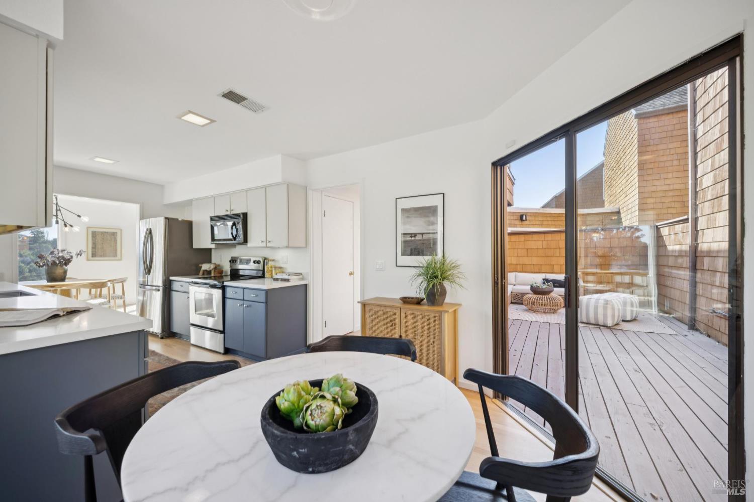 Detail Gallery Image 23 of 47 For 100 Milland Dr, Mill Valley,  CA 94941 - 2 Beds | 2/1 Baths