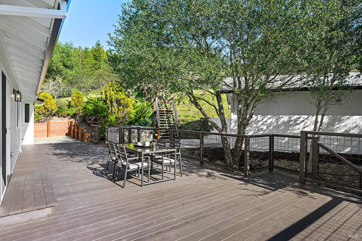 Detail Gallery Image 26 of 48 For 210 Burgundy Rd, Healdsburg,  CA 95448 - 3 Beds | 3 Baths