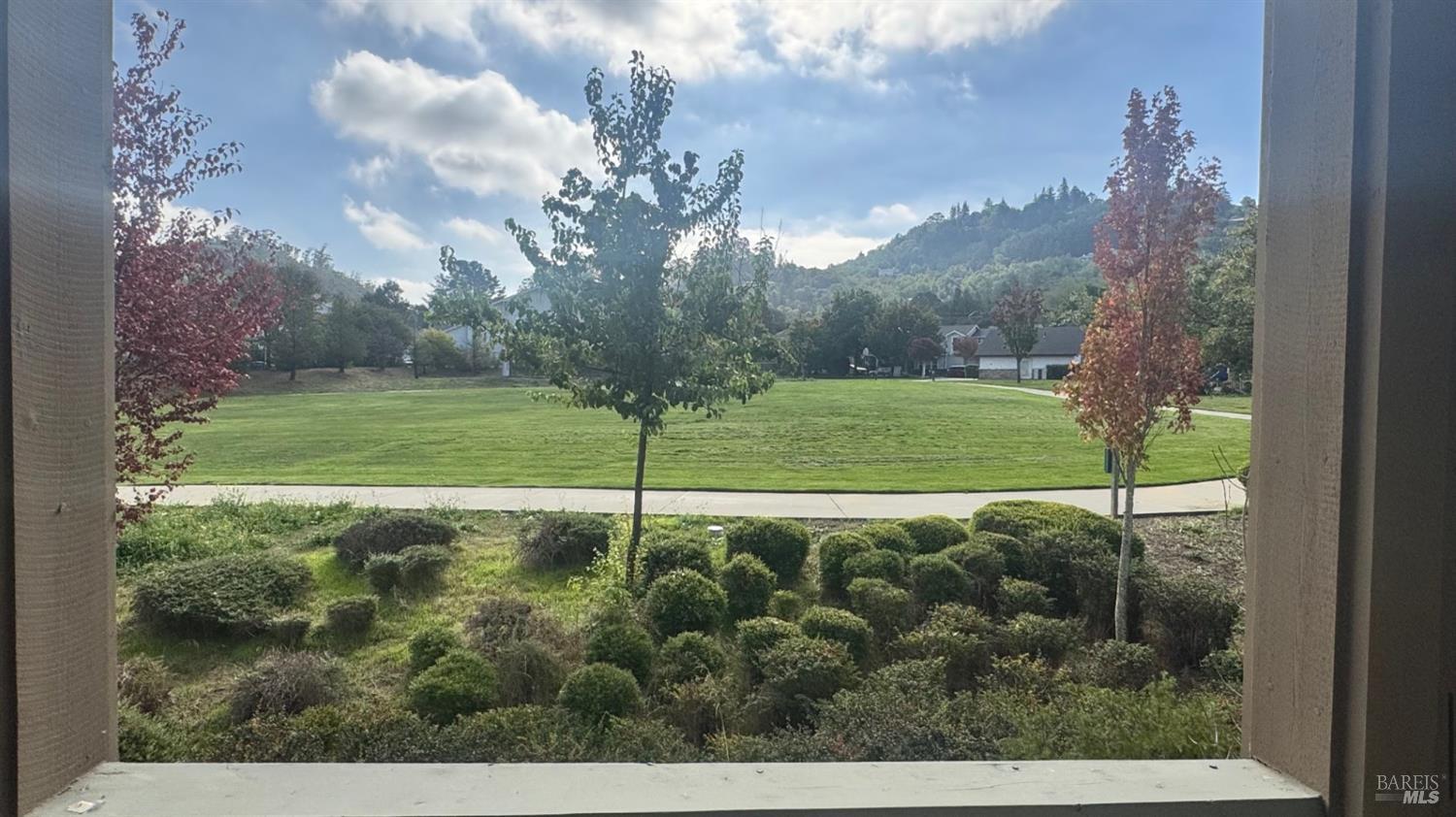 Detail Gallery Image 5 of 36 For 91 Almond Ct, San Rafael,  CA 94903 - 2 Beds | 2/1 Baths