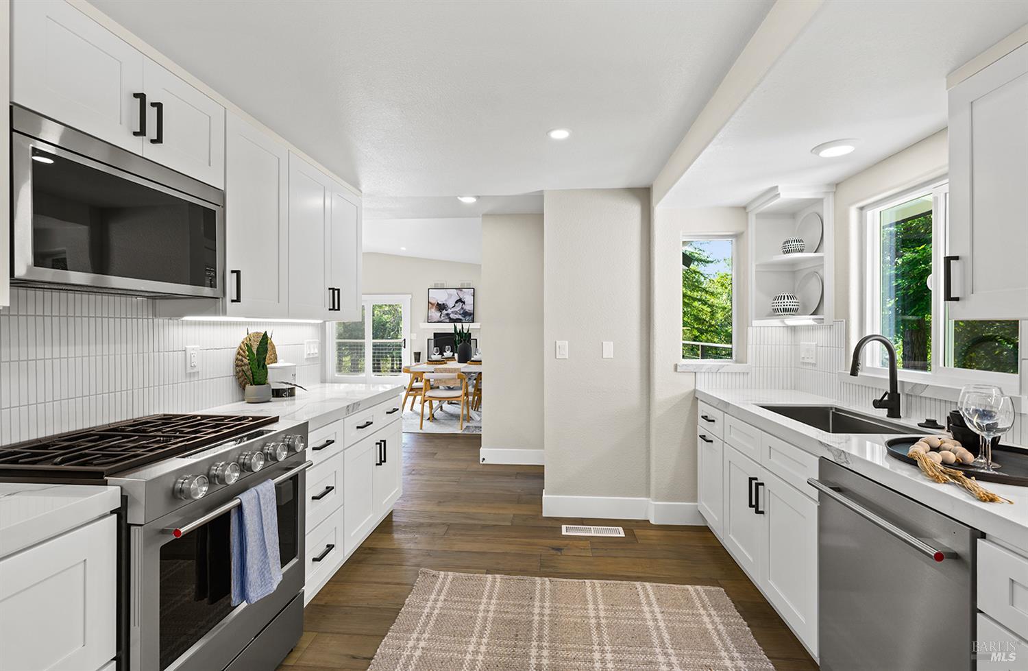 Detail Gallery Image 14 of 48 For 210 Burgundy Rd, Healdsburg,  CA 95448 - 3 Beds | 3 Baths