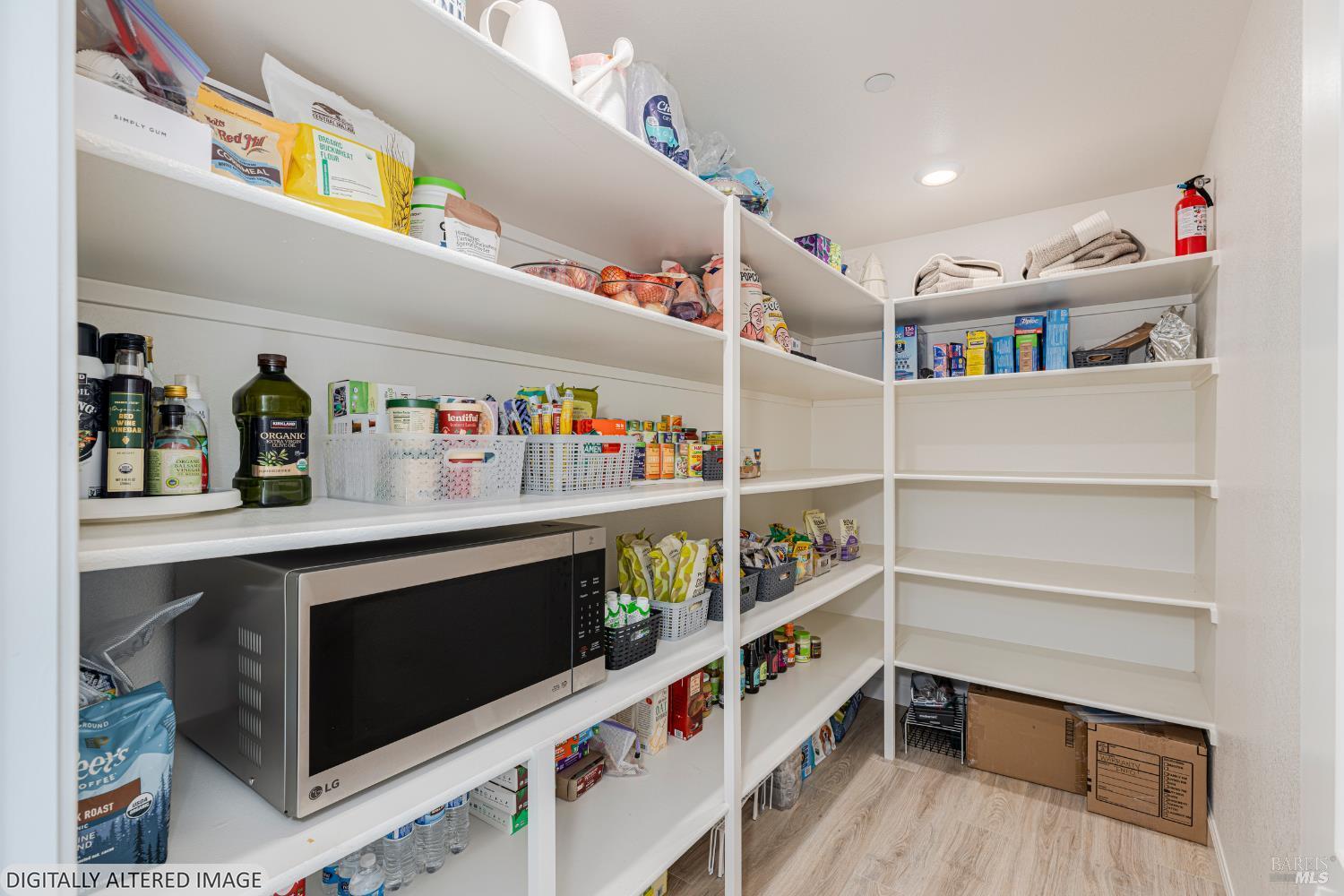 Detail Gallery Image 13 of 57 For 7448 Wendy Dr, Rohnert Park,  CA 94928 - 4 Beds | 3/1 Baths