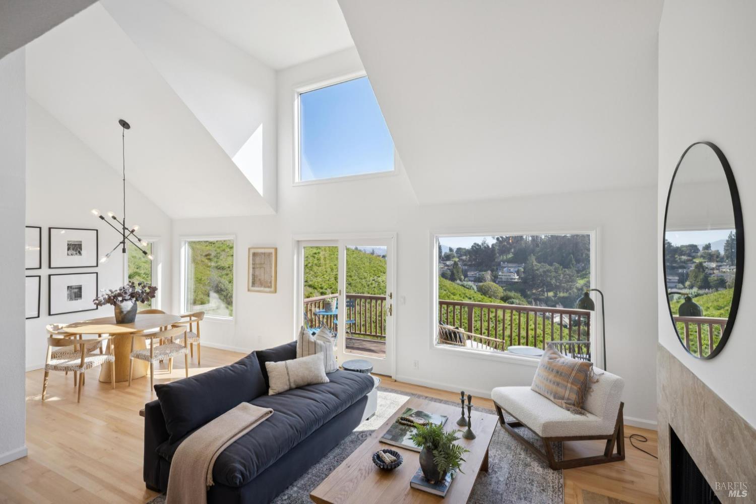 Detail Gallery Image 8 of 47 For 100 Milland Dr, Mill Valley,  CA 94941 - 2 Beds | 2/1 Baths