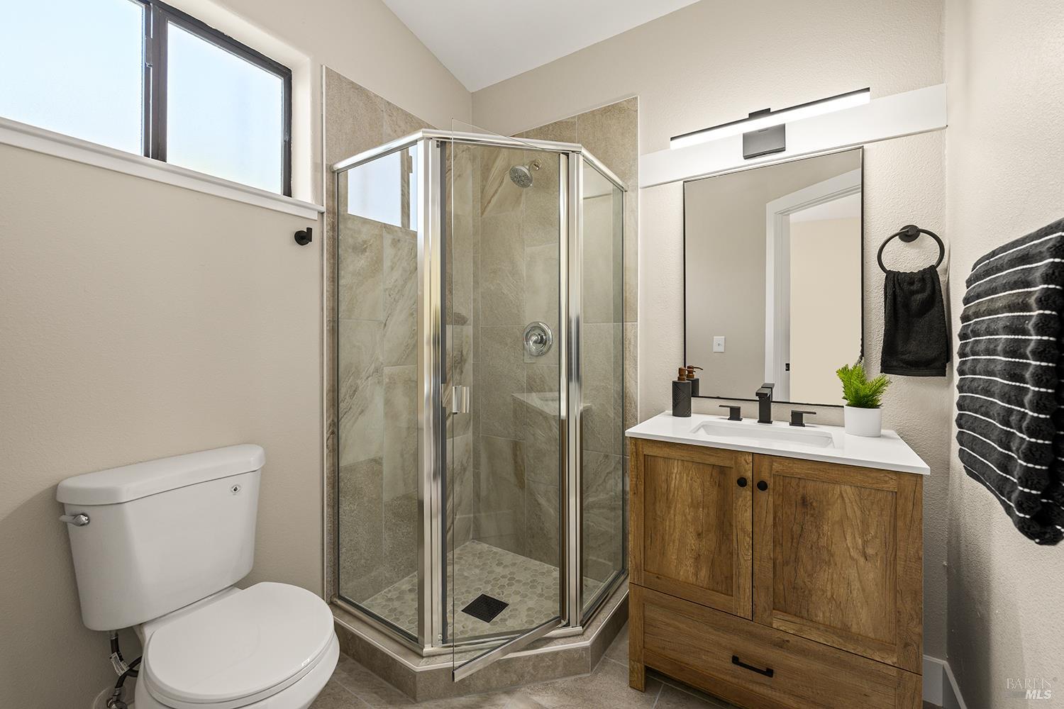 Detail Gallery Image 32 of 48 For 210 Burgundy Rd, Healdsburg,  CA 95448 - 3 Beds | 3 Baths