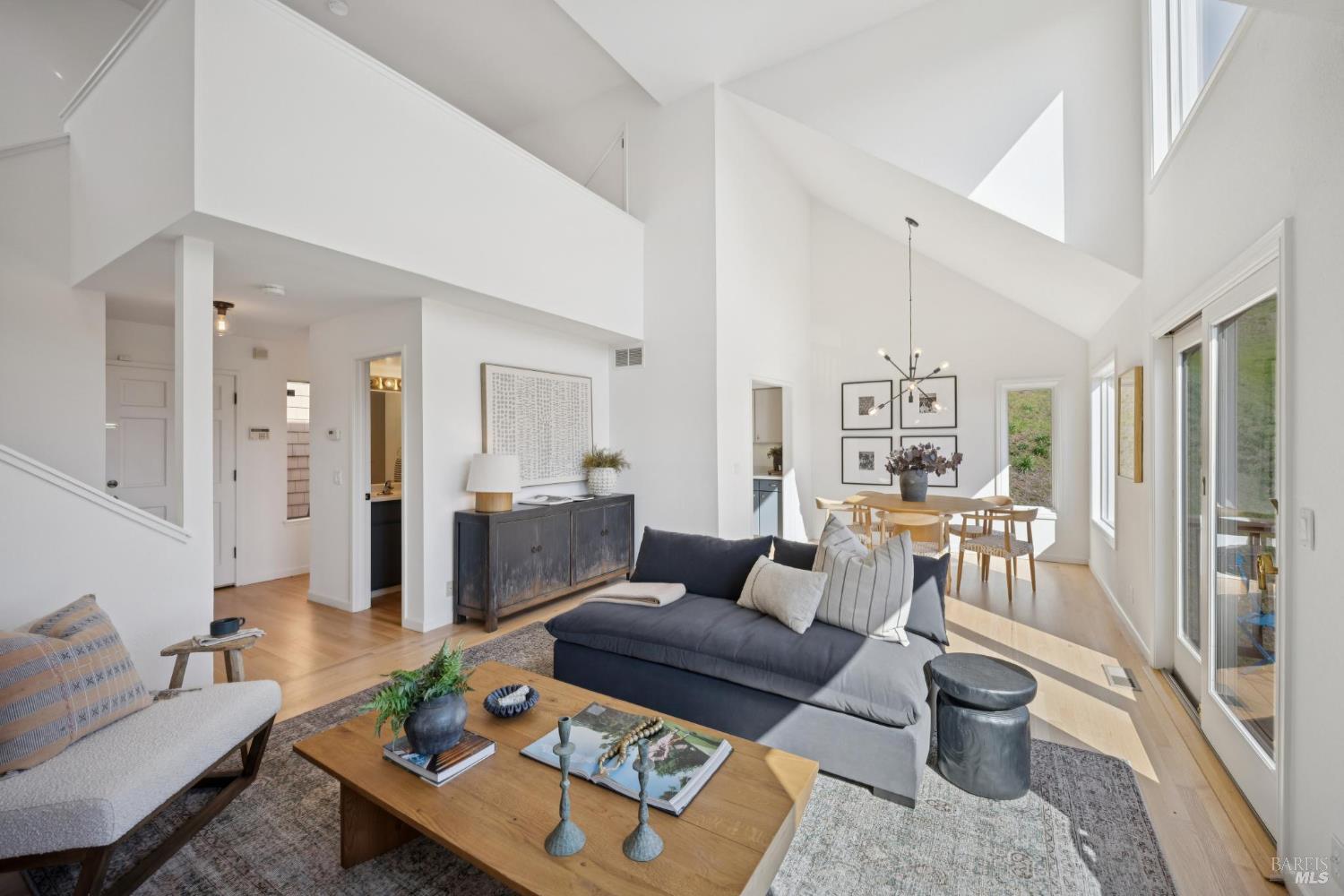 Detail Gallery Image 10 of 47 For 100 Milland Dr, Mill Valley,  CA 94941 - 2 Beds | 2/1 Baths