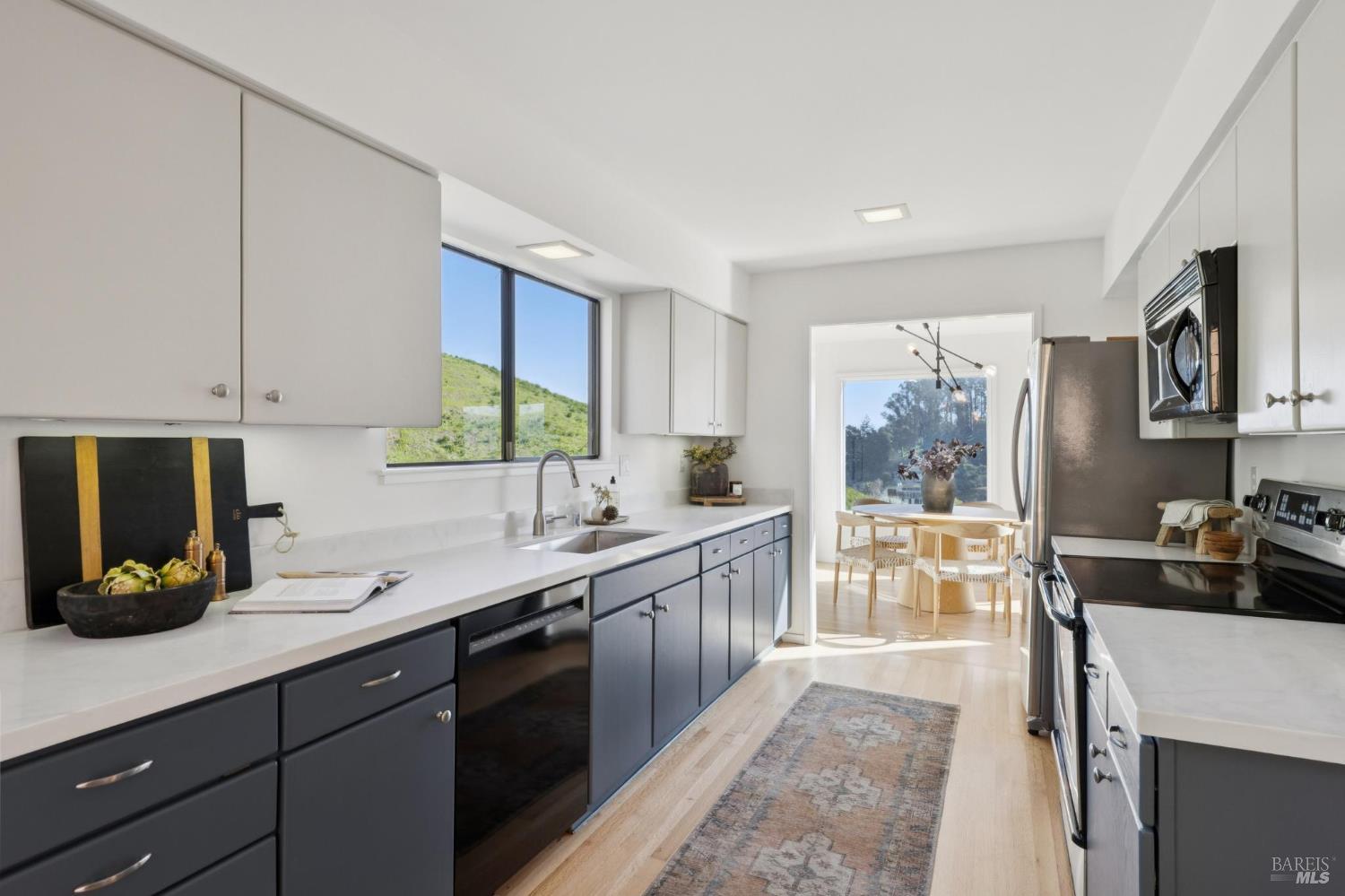 Detail Gallery Image 20 of 47 For 100 Milland Dr, Mill Valley,  CA 94941 - 2 Beds | 2/1 Baths