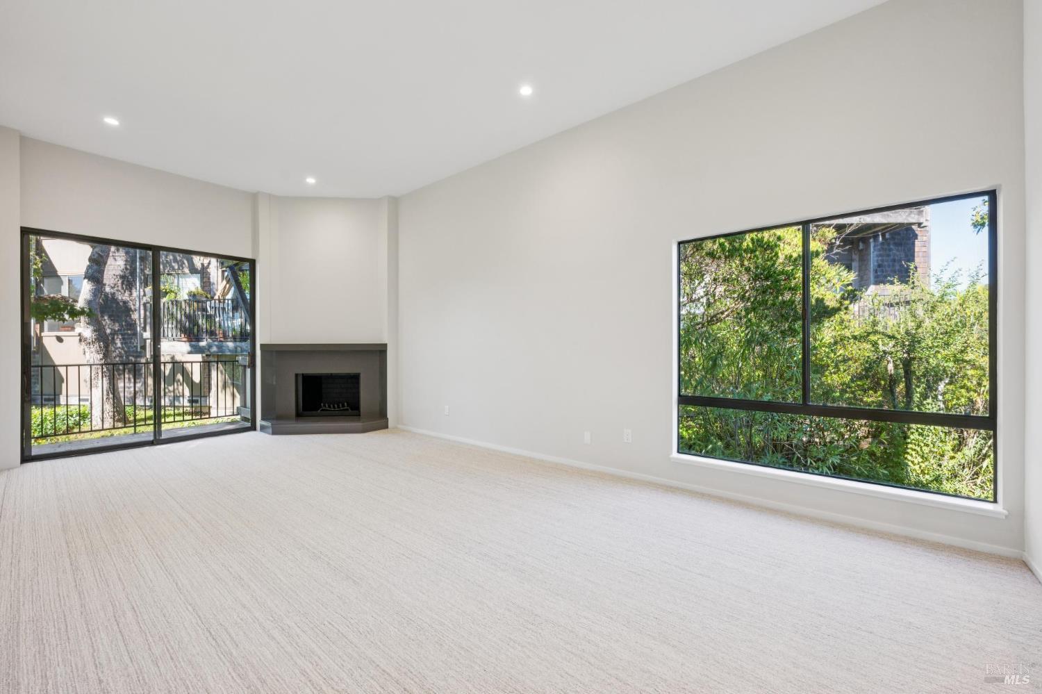 Detail Gallery Image 25 of 39 For 561 Seaver Dr, Mill Valley,  CA 94941 - 1 Beds | 1 Baths