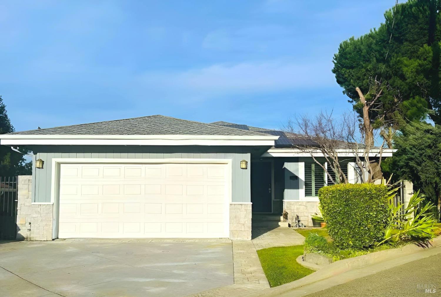 Front Image Thumbnail for BA326008400