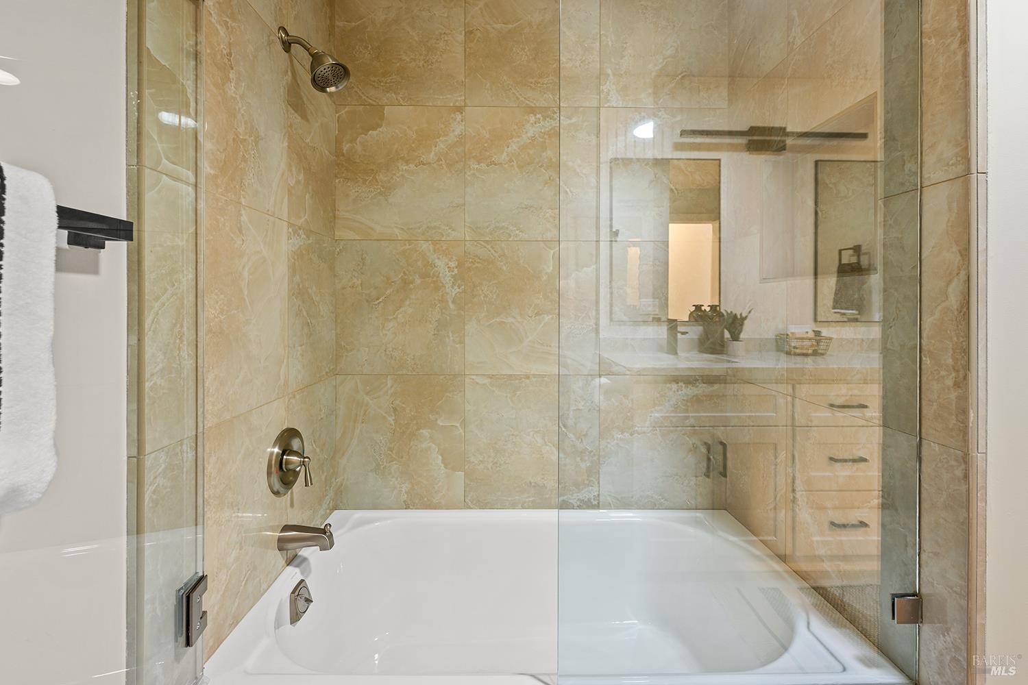 Detail Gallery Image 24 of 48 For 210 Burgundy Rd, Healdsburg,  CA 95448 - 3 Beds | 3 Baths