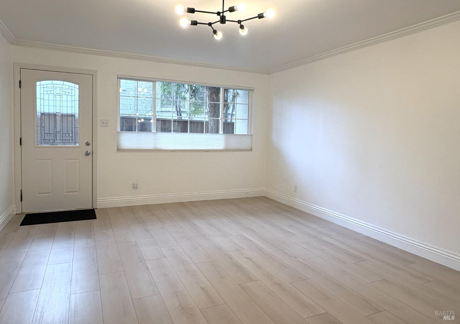 Detail Gallery Image 2 of 5 For 5242 Miles Ave #APT C,  Oakland,  CA 94618 - 2 Beds | 1 Baths