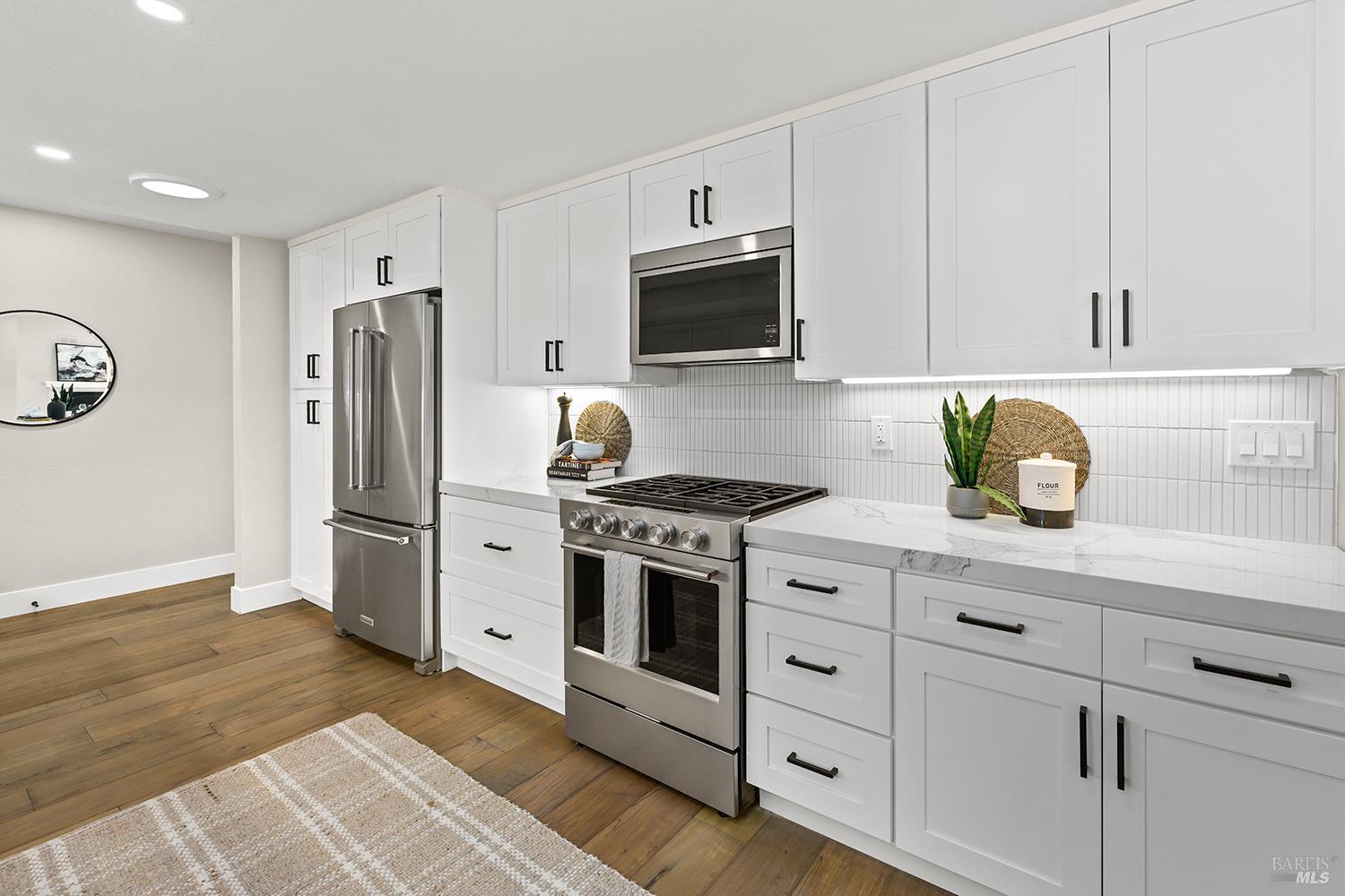 Detail Gallery Image 13 of 48 For 210 Burgundy Rd, Healdsburg,  CA 95448 - 3 Beds | 3 Baths