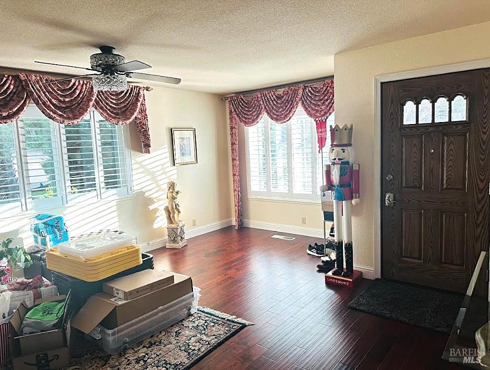 Detail Gallery Image 2 of 54 For 32 Romine Way, Vallejo,  CA 94591 - 5 Beds | 3 Baths