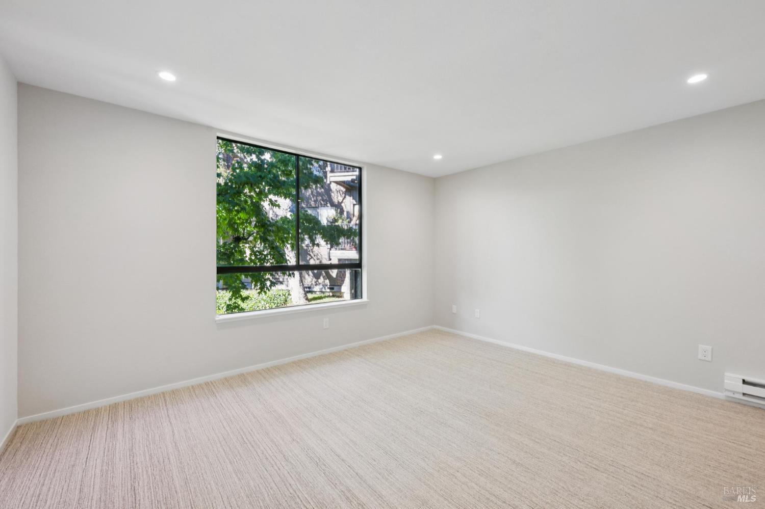 Detail Gallery Image 29 of 39 For 561 Seaver Dr, Mill Valley,  CA 94941 - 1 Beds | 1 Baths