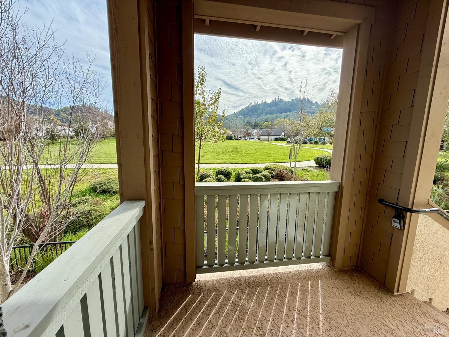 Detail Gallery Image 4 of 36 For 91 Almond Ct, San Rafael,  CA 94903 - 2 Beds | 2/1 Baths