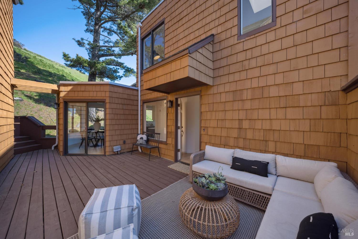 Detail Gallery Image 5 of 47 For 100 Milland Dr, Mill Valley,  CA 94941 - 2 Beds | 2/1 Baths