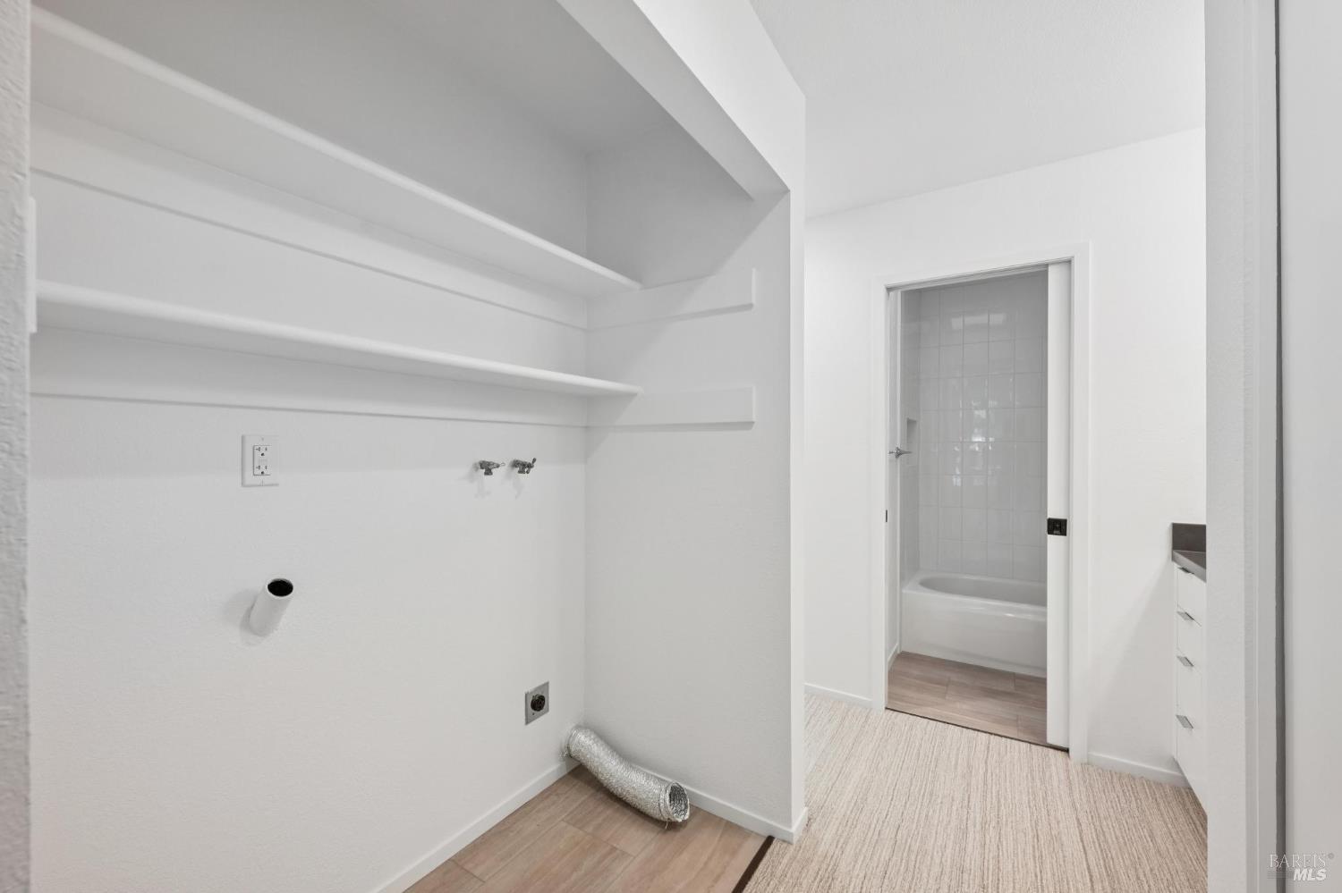 Detail Gallery Image 19 of 39 For 561 Seaver Dr, Mill Valley,  CA 94941 - 1 Beds | 1 Baths